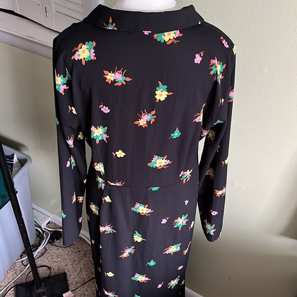 ASOS DESIGN ruched front button up wrap shirt midi dress in black floral print - Picture 4 of 16